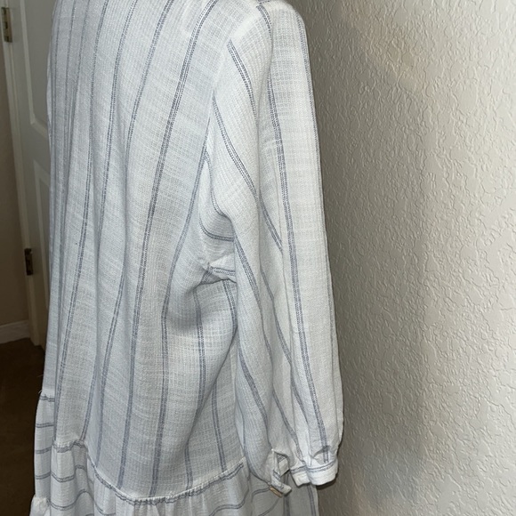 - Zara blue and white button front top/dress. 3/4 sleeves. Tiered loose fi… - Picture 5 of 11